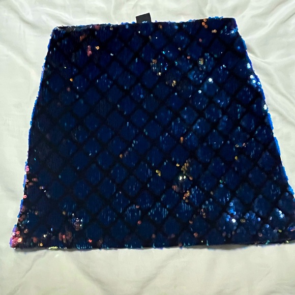 Urban Outfitters Geo Pattern  Sequin mini skirt Size small - Picture 4 of 8